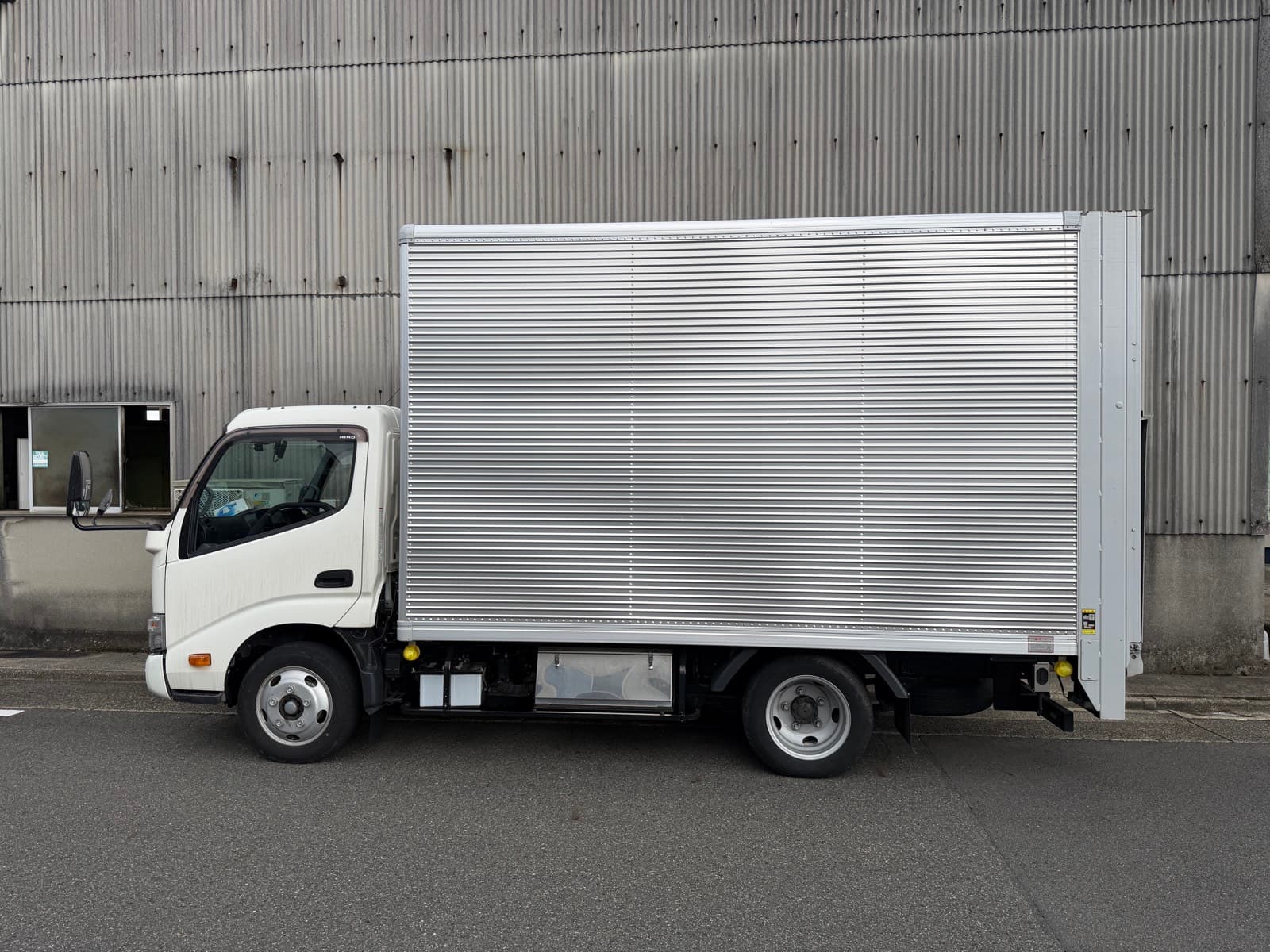 2tトラックの実車写真